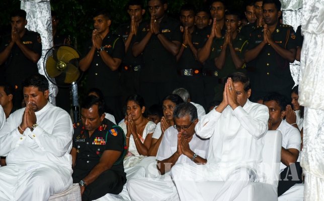 'Aaloka Pooja’ at Kelaniya for Fallen War Heroes