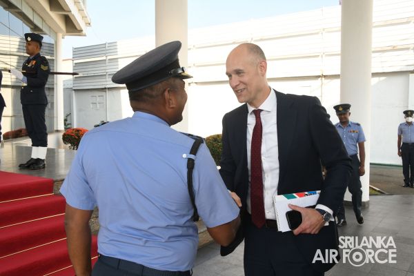ASSISTANT
SECRETARY OF DEFENCE IN USA CALLS ON CHIEF OF STAFF