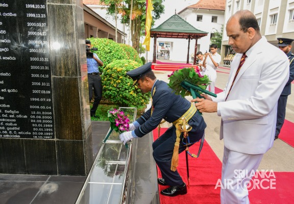 ANANDA COLLEGE FELICITATES THE COMMANDER OF THE AIR FORCE