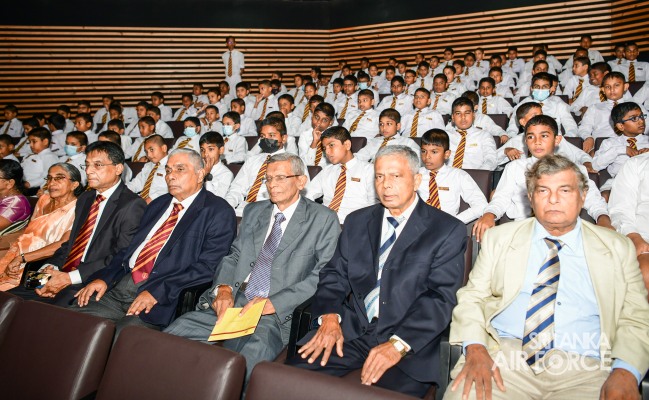 ANANDA COLLEGE FELICITATES THE COMMANDER OF THE AIR FORCE