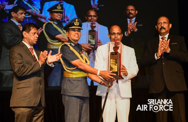 ANANDA COLLEGE FELICITATES THE COMMANDER OF THE AIR FORCE