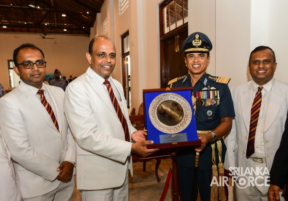 ANANDA COLLEGE FELICITATES THE COMMANDER OF THE AIR FORCE