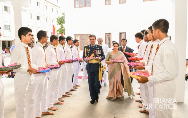 ANANDA COLLEGE FELICITATES THE COMMANDER OF THE AIR FORCE