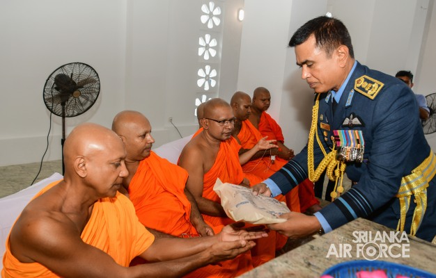 ANANDA COLLEGE FELICITATES THE COMMANDER OF THE AIR FORCE