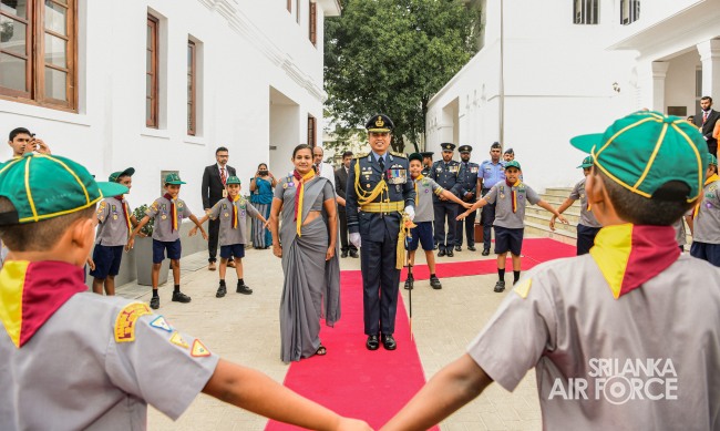 ANANDA COLLEGE FELICITATES THE COMMANDER OF THE AIR FORCE