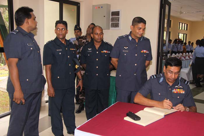 මීරිගම කඳවුරේ ගුවන් හමුදාධිපති තුමාගේ වාර්ෂික පරීක්ෂණය සිදු කරයි.