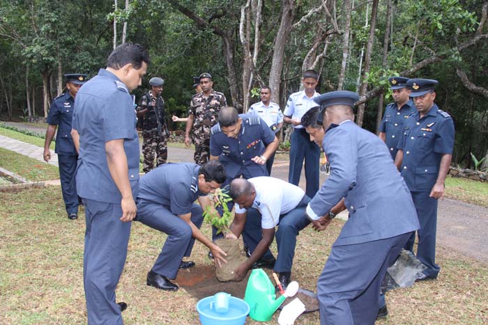 මීරිගම කඳවුරේ ගුවන් හමුදාධිපති තුමාගේ වාර්ෂික පරීක්ෂණය සිදු කරයි.