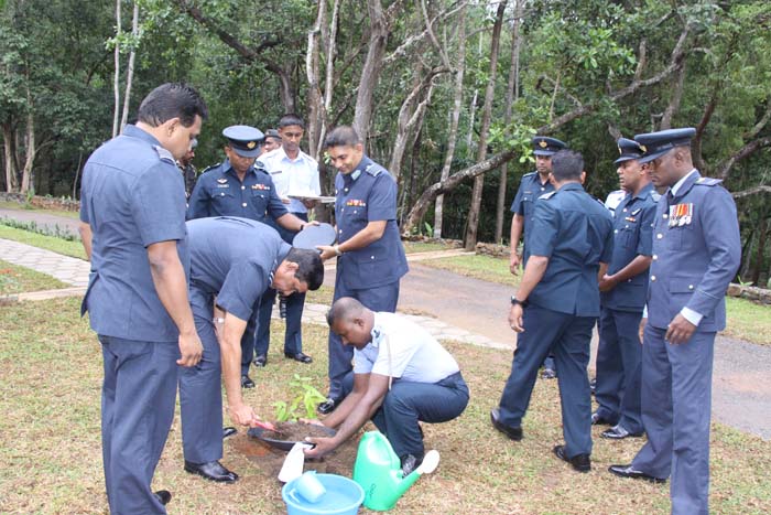 මීරිගම කඳවුරේ ගුවන් හමුදාධිපති තුමාගේ වාර්ෂික පරීක්ෂණය සිදු කරයි.