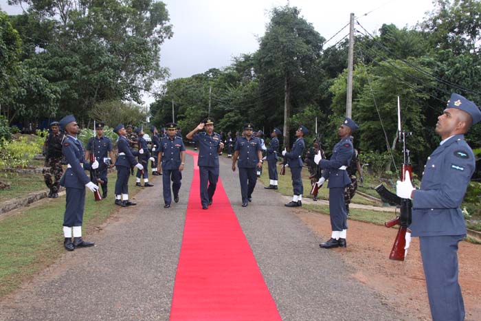 මීරිගම කඳවුරේ ගුවන් හමුදාධිපති තුමාගේ වාර්ෂික පරීක්ෂණය සිදු කරයි.