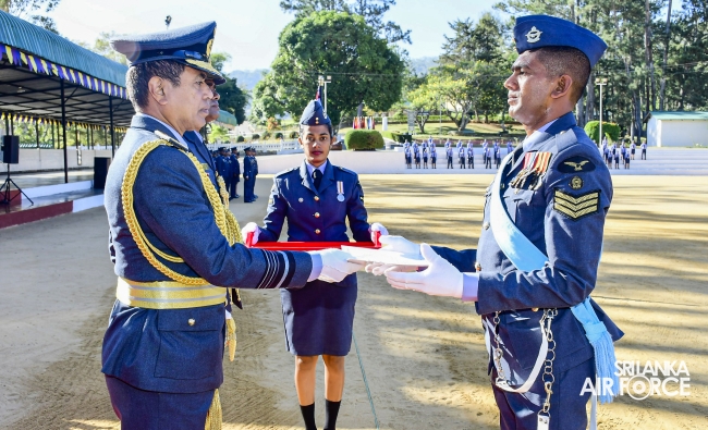 COMMANDER’S INSPECTION AT SLAF COMBAT TRAINING SCHOOL DIYATALAWA
