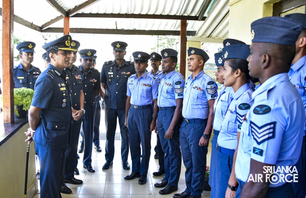 COMMANDER’S INSPECTION AT SLAF COMBAT TRAINING SCHOOL DIYATALAWA