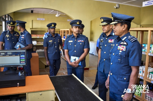 COMMANDER’S INSPECTION AT SLAF COMBAT TRAINING SCHOOL DIYATALAWA