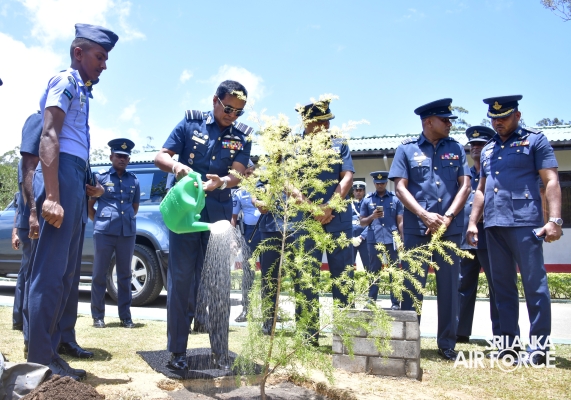 COMMANDER’S INSPECTION AT SLAF COMBAT TRAINING SCHOOL DIYATALAWA