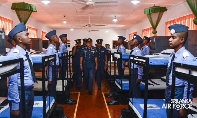 COMMANDER’S INSPECTION AT SLAF COMBAT TRAINING SCHOOL DIYATALAWA