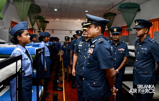 COMMANDER’S INSPECTION AT SLAF COMBAT TRAINING SCHOOL DIYATALAWA