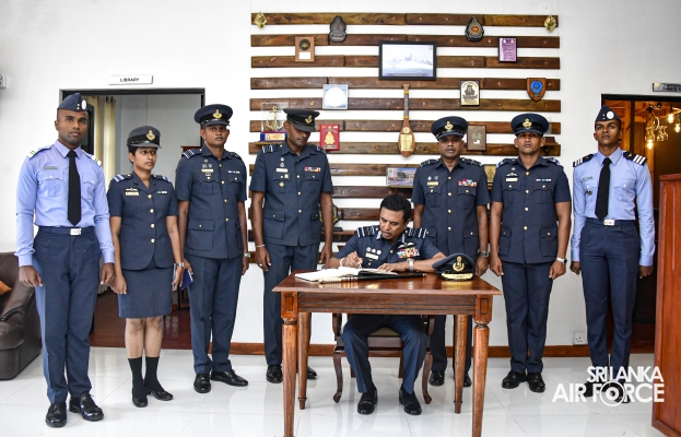 COMMANDER’S INSPECTION AT SLAF COMBAT TRAINING SCHOOL DIYATALAWA