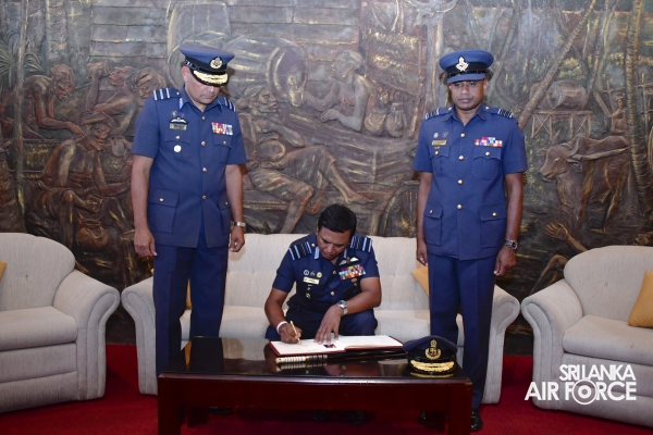 COMMANDER’S INSPECTION AT SLAF COMBAT TRAINING SCHOOL DIYATALAWA