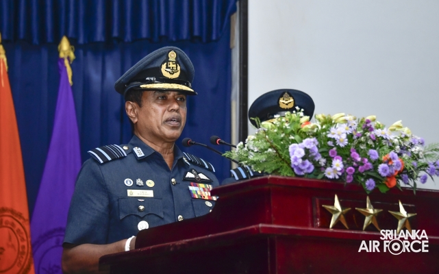COMMANDER’S INSPECTION AT SLAF COMBAT TRAINING SCHOOL DIYATALAWA
