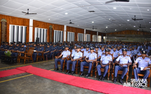 COMMANDER’S INSPECTION AT SLAF COMBAT TRAINING SCHOOL DIYATALAWA
