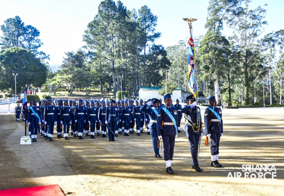 COMMANDER’S INSPECTION AT SLAF COMBAT TRAINING SCHOOL DIYATALAWA
