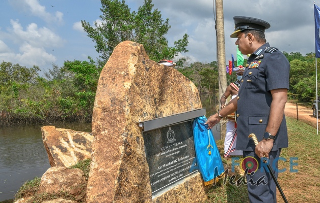 COMMANDER’S
INSPECTION OF SLAF STATION IRANAMADU