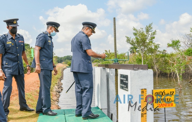COMMANDER’S
INSPECTION OF SLAF STATION IRANAMADU