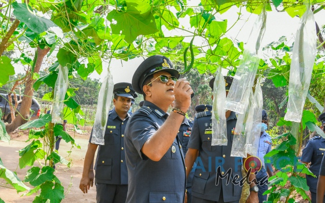 COMMANDER’S
INSPECTION OF SLAF STATION IRANAMADU