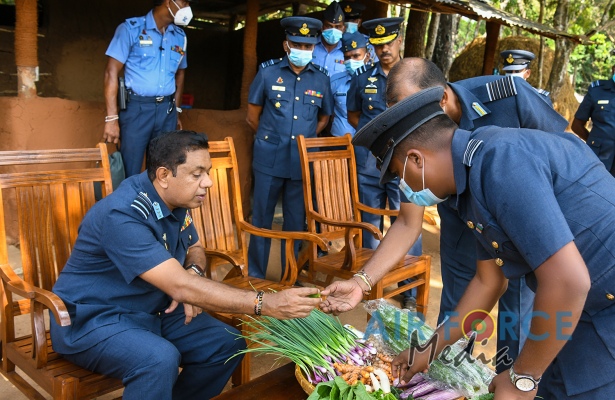 COMMANDER’S
INSPECTION OF SLAF STATION IRANAMADU