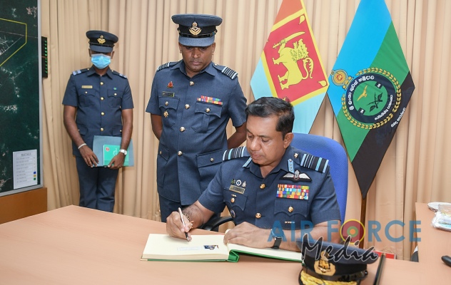 COMMANDER’S
INSPECTION OF SLAF STATION IRANAMADU