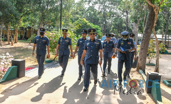 COMMANDER’S
INSPECTION OF SLAF STATION IRANAMADU