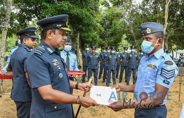 COMMANDER’S
INSPECTION OF SLAF STATION IRANAMADU