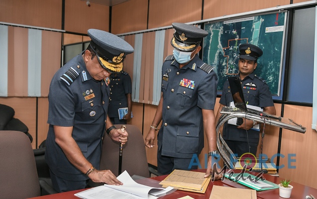 COMMANDER’S
INSPECTION OF SLAF STATION IRANAMADU