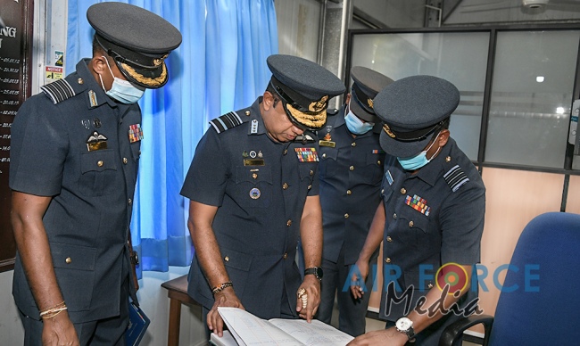COMMANDER’S
INSPECTION OF SLAF STATION IRANAMADU