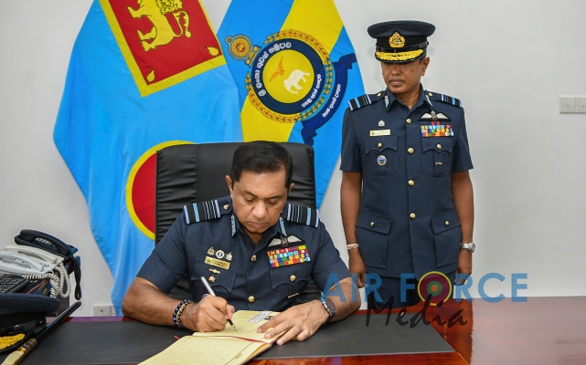 COMMANDER'S INSPECTION OF SLAF BASE KATUNAYAKE