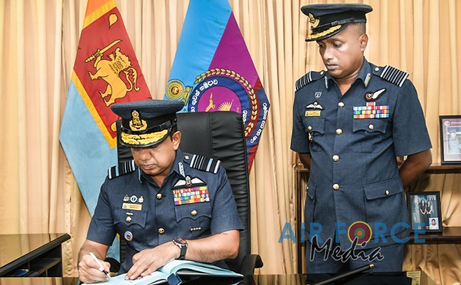 COMMANDER’S
INSPECTION OF SLAF STATION MULLAITIVU