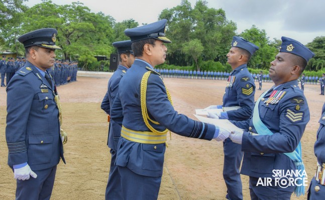 COMMANDER'S INSPECTION AT SLAF BASE RATMALANA