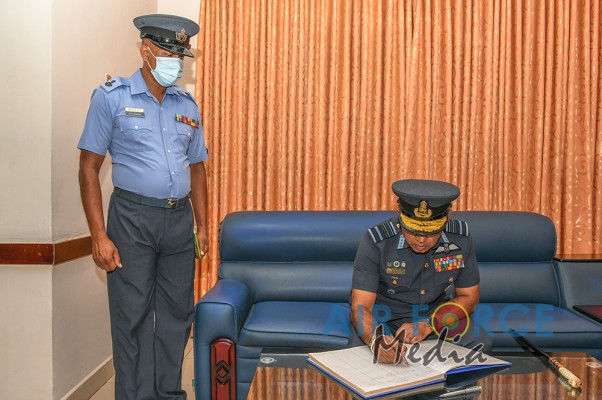 COMMANDER’S INSPECTION OF SLAF STATION SIGIRIYA