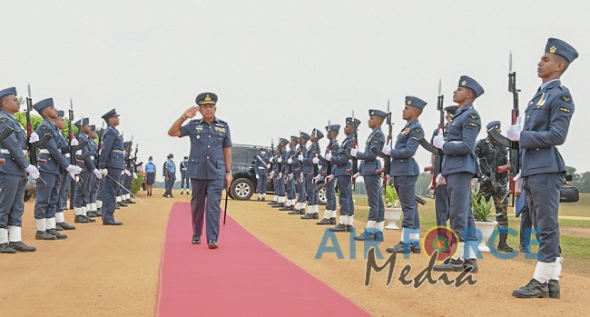 COMMANDER’S INSPECTION OF SLAF STATION SIGIRIYA
