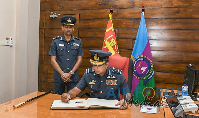 COMMANDER’S INSPECTION OF SLAF STATION SIGIRIYA