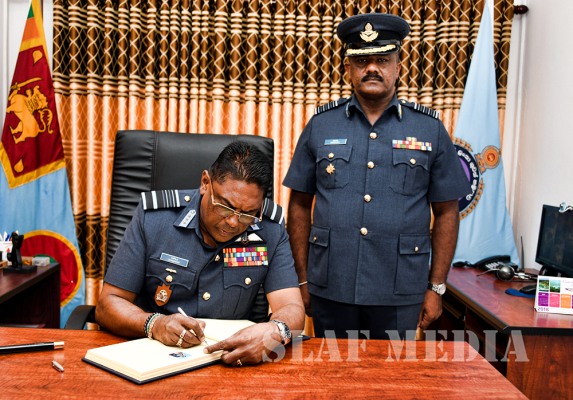 Commander's
Inspection of SLAF Station Weerawila