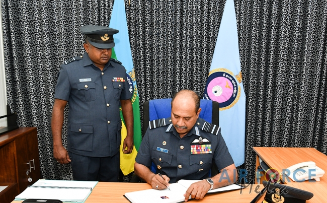 Commander's Inspection of SLAF Station Weerawila