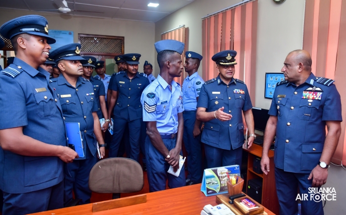COMMANDER’S INSPECION AT SLAF REGIMENTAL TRAINING CENTRE AMPARA