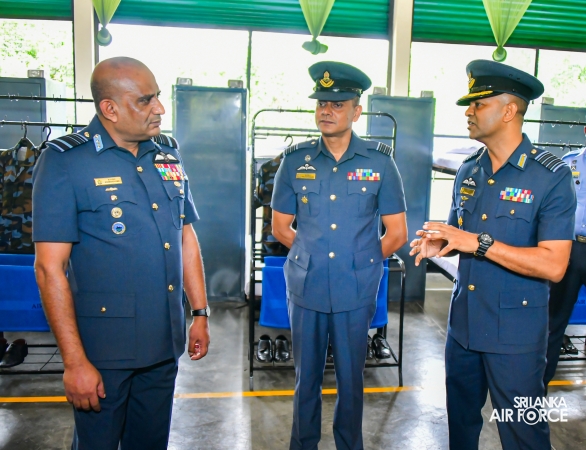 COMMANDER’S INSPECION AT SLAF REGIMENTAL TRAINING CENTRE AMPARA