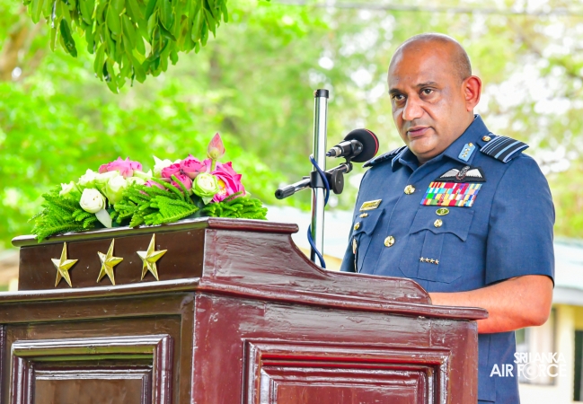 COMMANDER’S INSPECION AT SLAF REGIMENTAL TRAINING CENTRE AMPARA