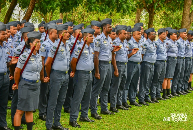 COMMANDER’S INSPECION AT SLAF REGIMENTAL TRAINING CENTRE AMPARA