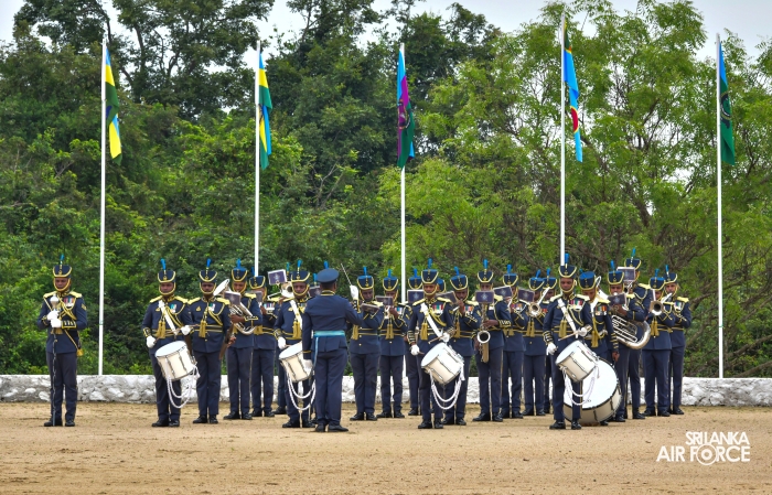 COMMANDER’S INSPECION AT SLAF REGIMENTAL TRAINING CENTRE AMPARA