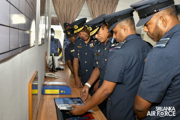 COMMANDER’S INSPECTION OF SLAF BASE KATUNAYAKE
