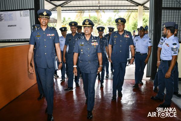 COMMANDER’S INSPECTION OF SLAF BASE KATUNAYAKE