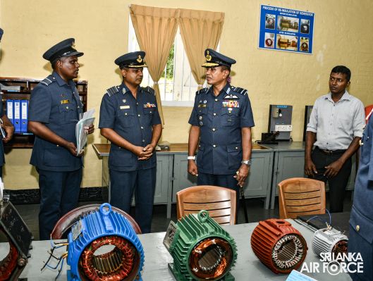 COMMANDER’S INSPECTION OF SLAF BASE KATUNAYAKE