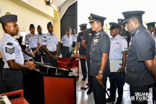 COMMANDER’S INSPECTION OF SLAF BASE KATUNAYAKE